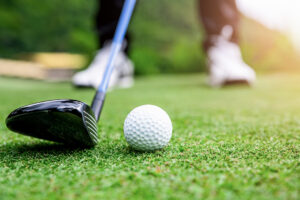 close-up-golf-ball-on-green-grass