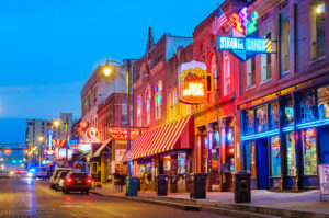 beale-street-music-district-in-memphis-tennessee-usa